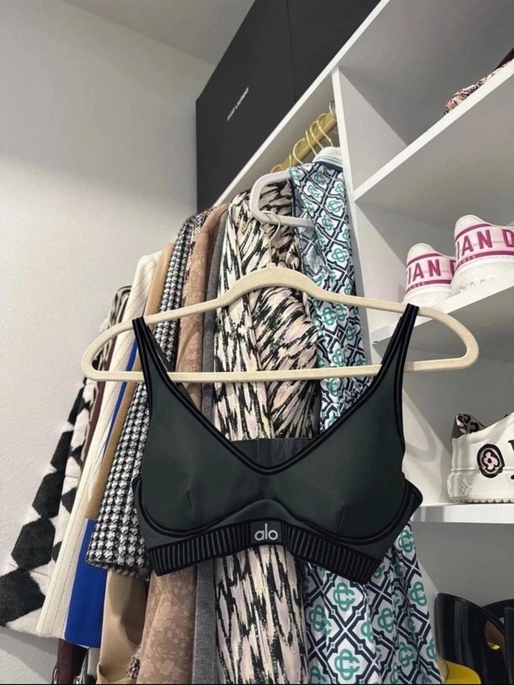 ALO Yoga Airlift Line up Bra Charcoal Green